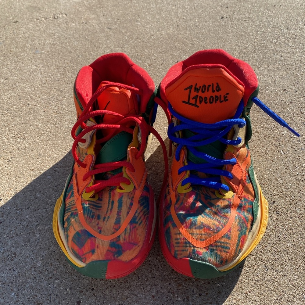 Kyrie Infinity orange size 7.5.